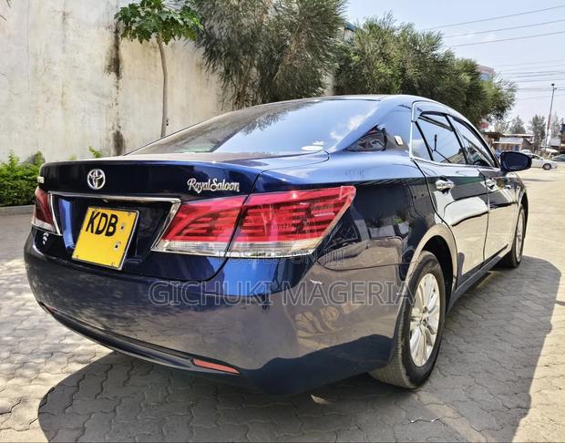 Toyota Crown 2014 Blue