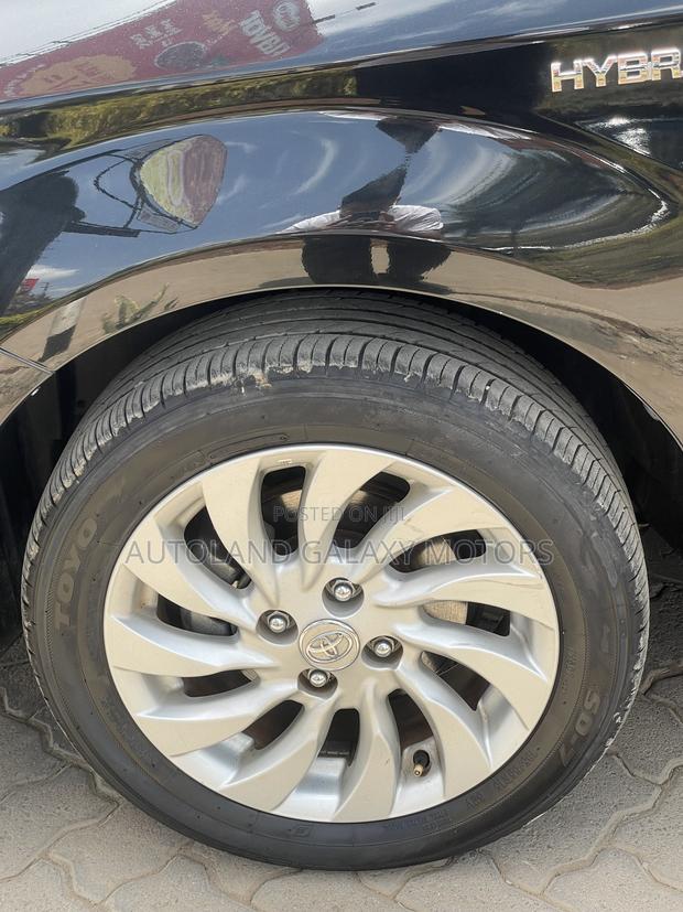 Toyota Corolla Fielder 1.5 Hybrid FWD 2019 Black