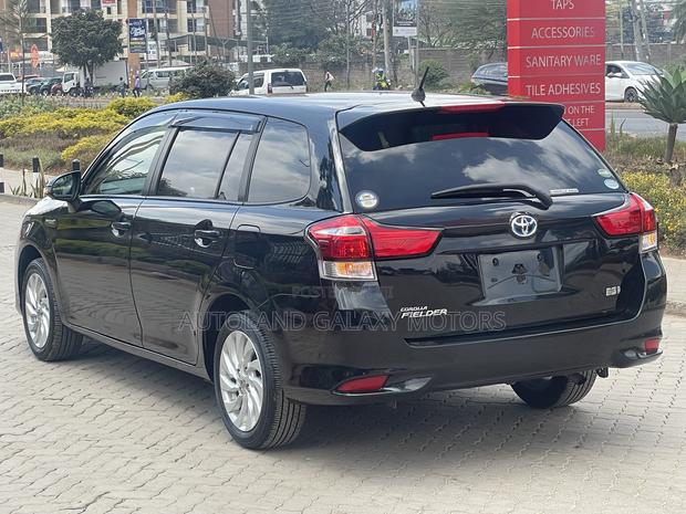 Toyota Corolla Fielder 1.5 Hybrid FWD 2019 Black