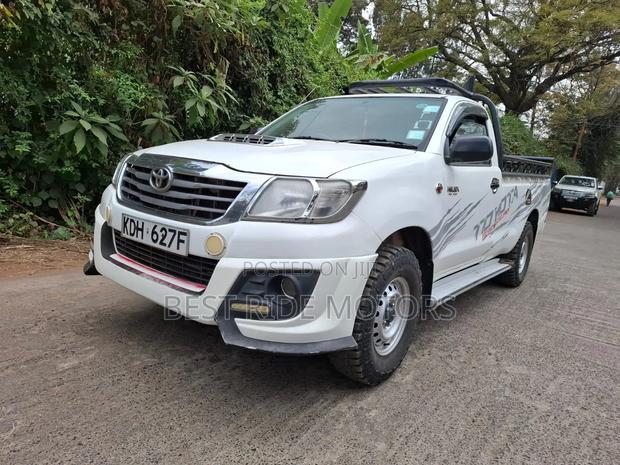 Toyota Hilux 2015 Pearl