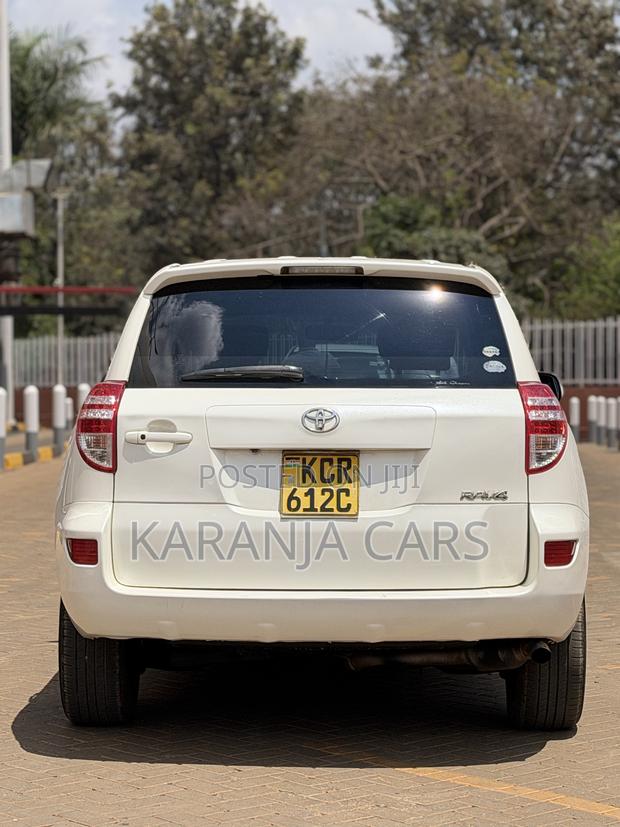 Toyota RAV4 2011 White