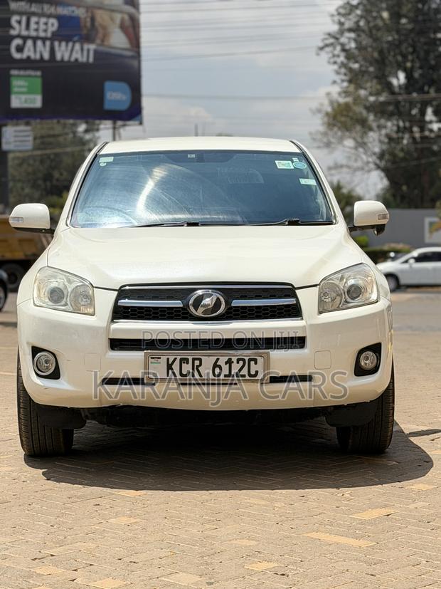 Toyota RAV4 2011 White