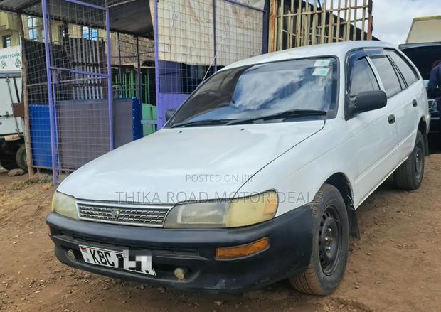 Toyota Corolla 2001 White