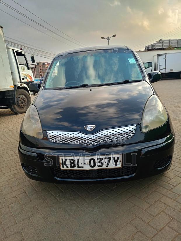Toyota Fun Cargo 2004 Black