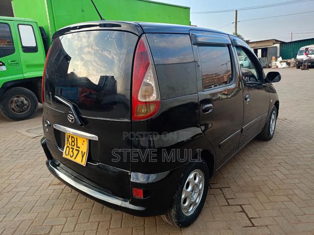 Toyota Fun Cargo 2004 Black