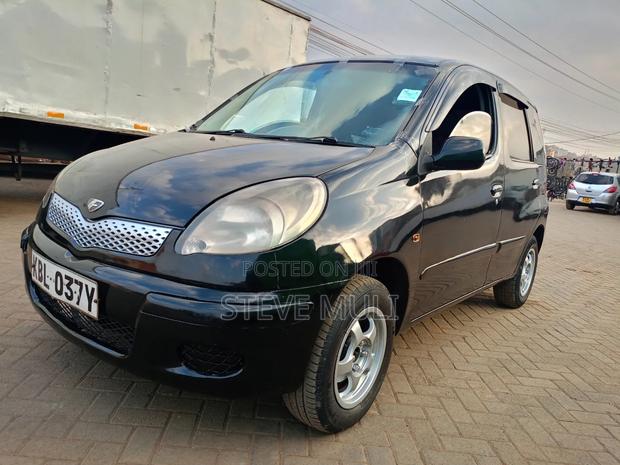 Toyota Fun Cargo 2004 Black