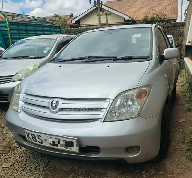Toyota IST 2005 Silver
