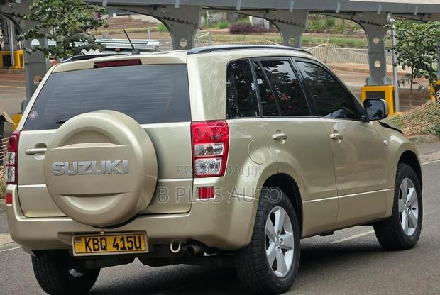 Suzuki Escudo 2008 Gold