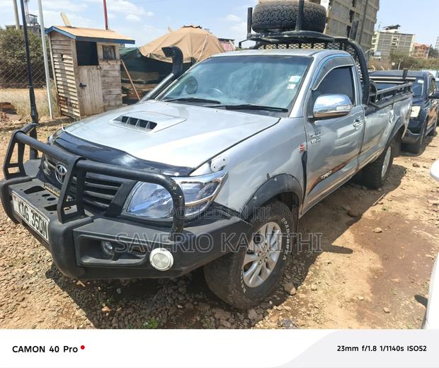 Toyota Hilux 2015 Gray