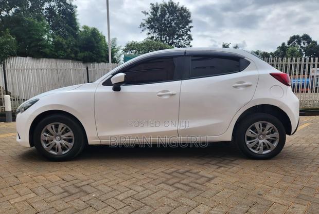 Mazda Demio 2016 Pearl