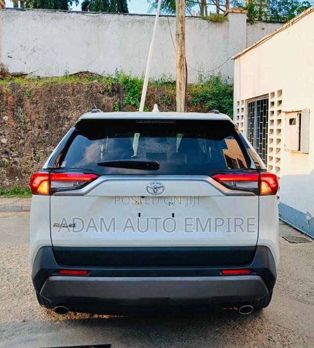 Toyota RAV4 Adventure 2019 White