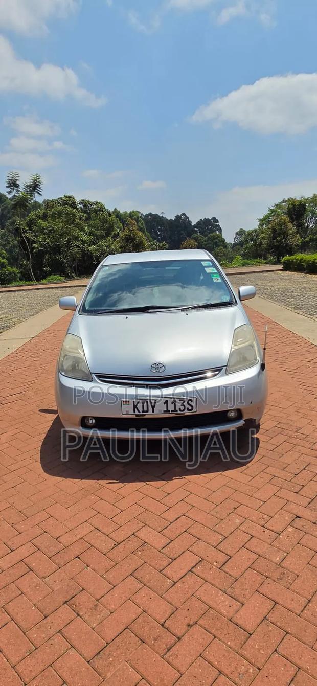 Toyota Prius 4dr Hatchback (1.8L 4cyl gas/electric hybrid CVT) 2016