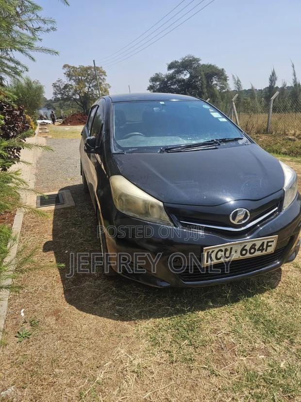 Toyota Vitz 2011 Black