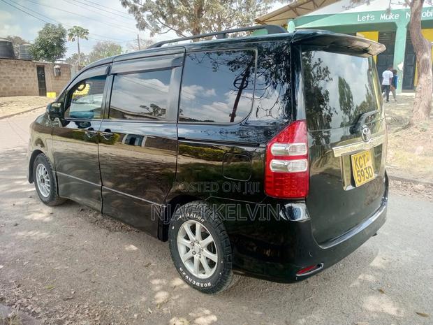Toyota Noah 2012 Black