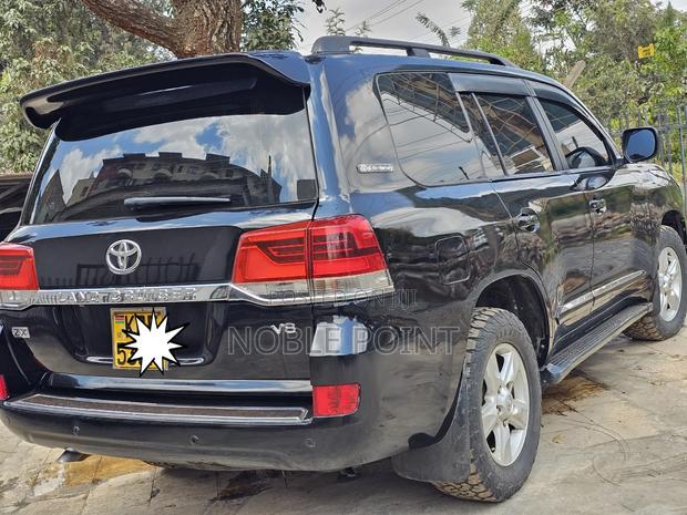 Toyota Land Cruiser 2010 Black