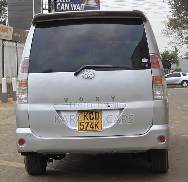 Toyota Voxy 2006 Silver