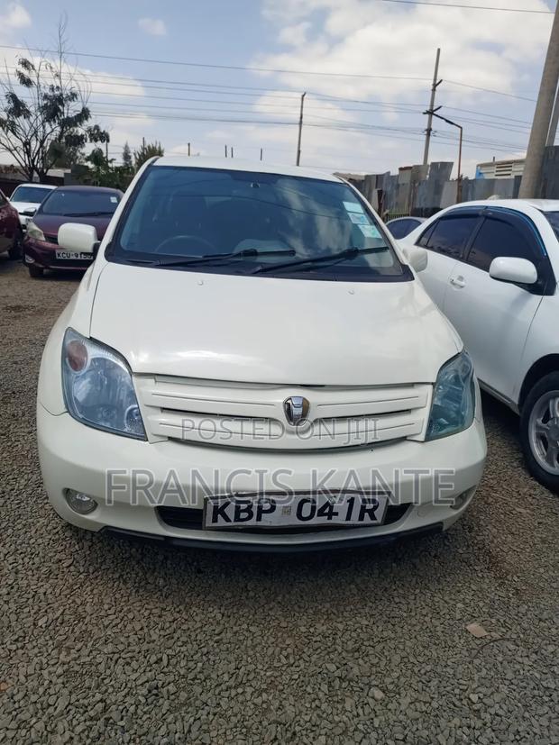 Toyota IST 2008 White