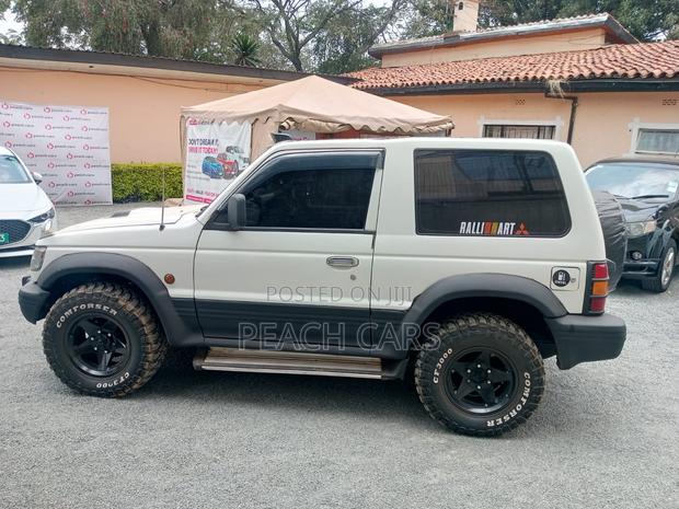Mitsubishi Shogun 1990 White