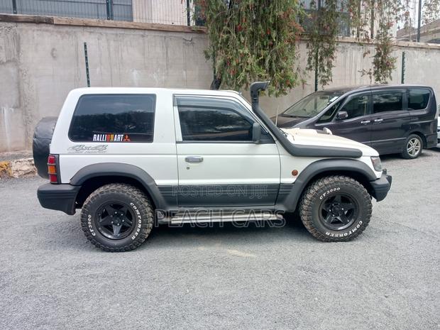 Mitsubishi Shogun 1990 White