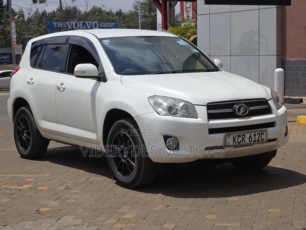 Toyota RAV4 2011 White