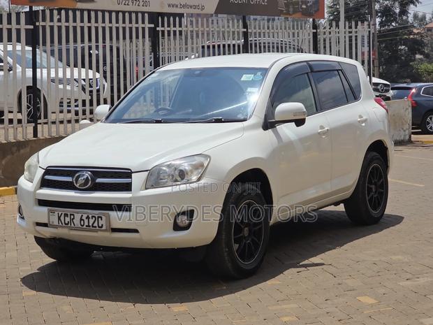 Toyota RAV4 2011 White