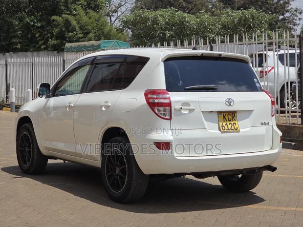 Toyota RAV4 2011 White