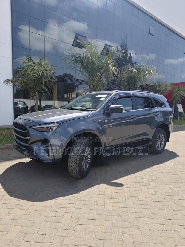 New Isuzu MU-X 2025 Gray