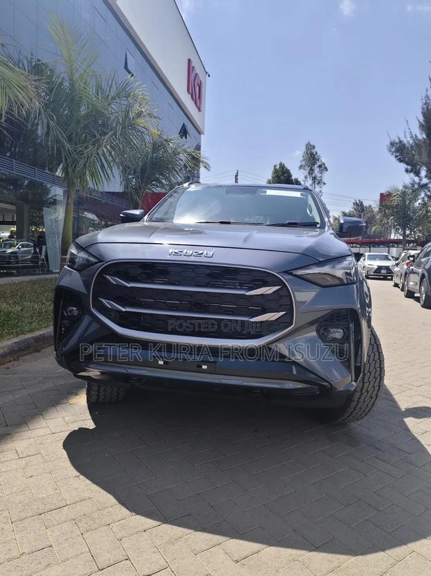 New Isuzu MU-X 2025 Gray