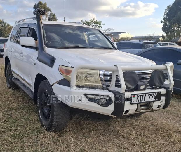 Toyota Land Cruiser 2011 White