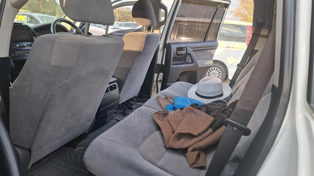 Toyota Land Cruiser 2011 White