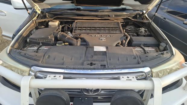 Toyota Land Cruiser 2011 White