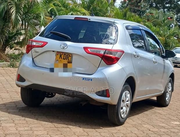 Toyota Vitz 2017 Silver