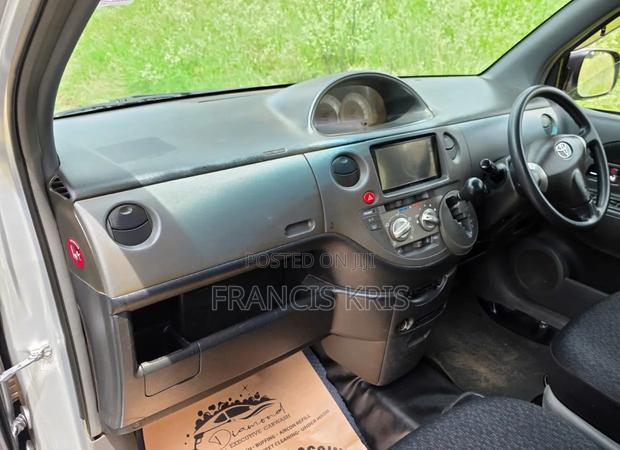 Toyota Sienta 2010 Silver