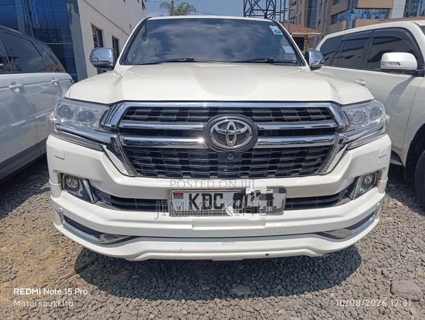 Toyota Land Cruiser 2015 White