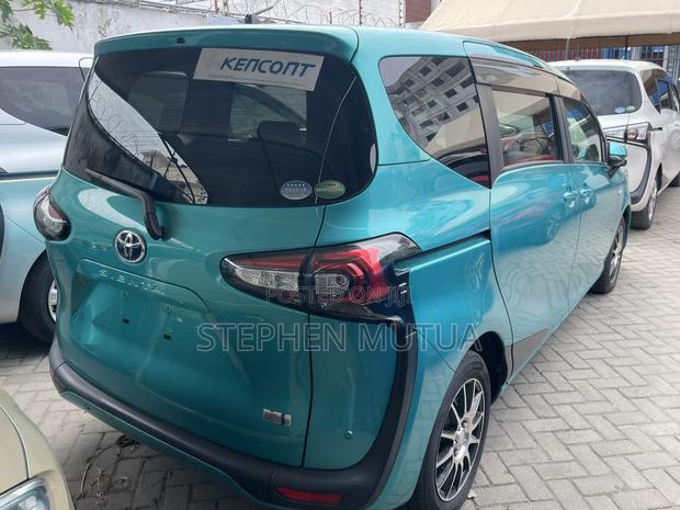 Toyota Sienta 1.5 Hybrid FWD 2020 Blue