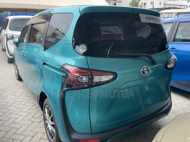 Toyota Sienta 1.5 Hybrid FWD 2020 Blue
