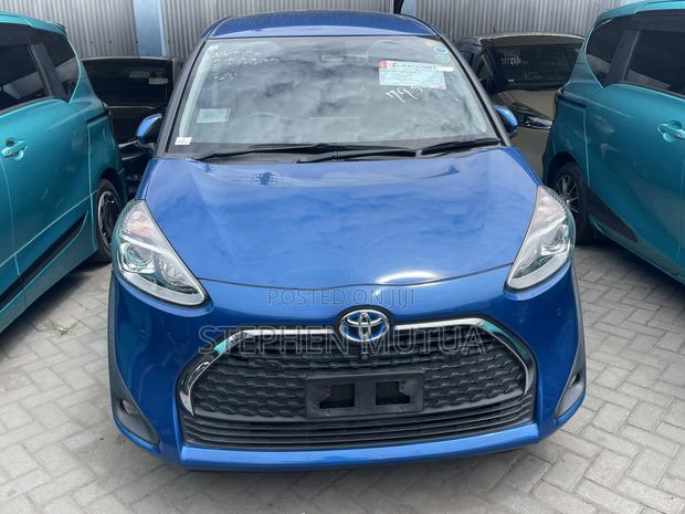 Toyota Sienta 1.5 Hybrid FWD 2019 Blue