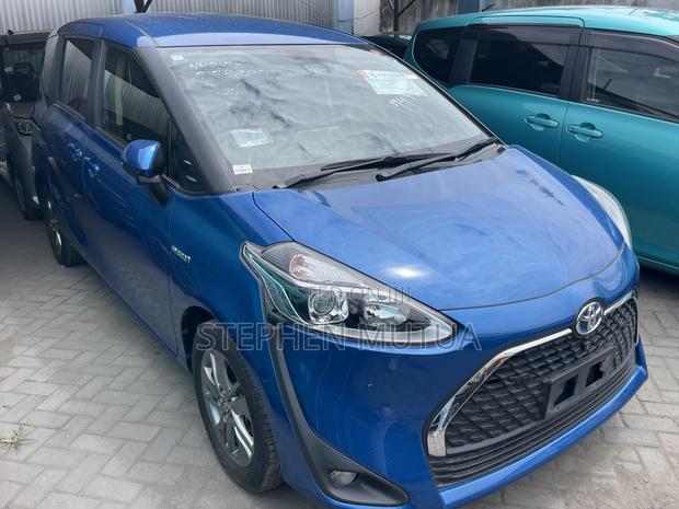 Toyota Sienta 1.5 Hybrid FWD 2019 Blue