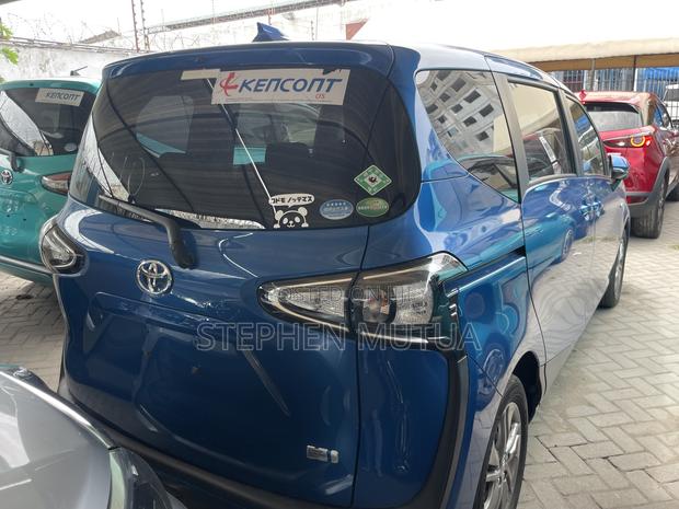 Toyota Sienta 1.5 Hybrid FWD 2019 Blue