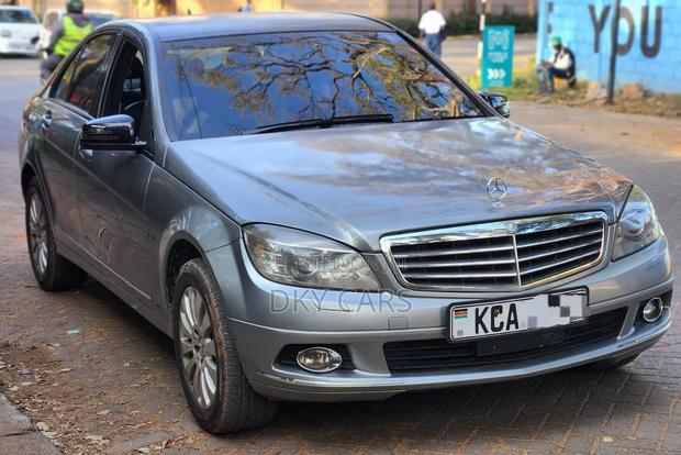 Mercedes-Benz C200 2010 Gray