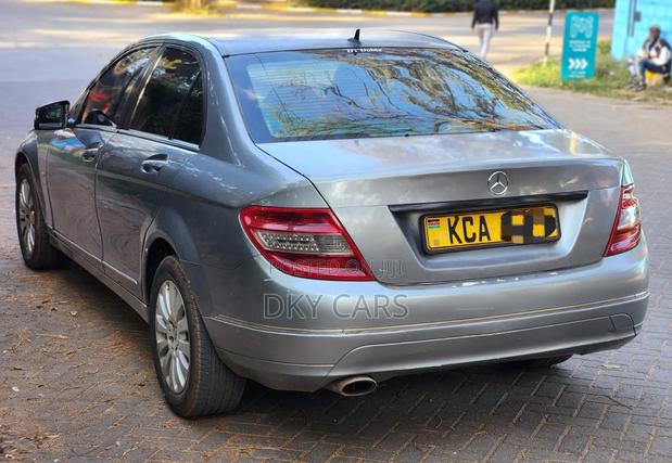 Mercedes-Benz C200 2010 Gray