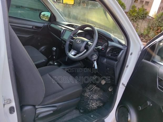Toyota Hilux 2025 White