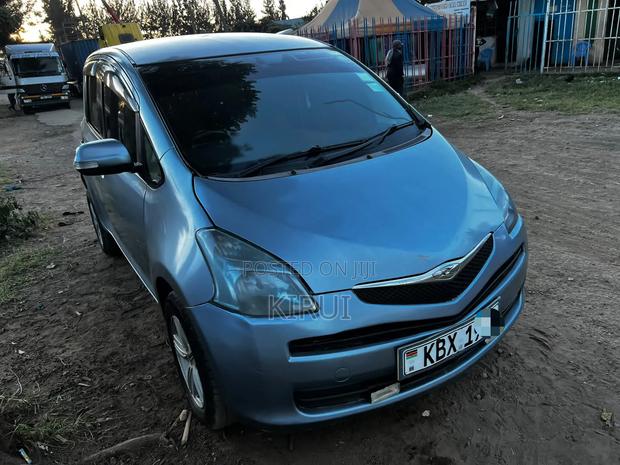Toyota Ractis 2008 Blue