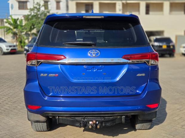 Toyota Fortuner 2.8 D AWD 2019 Blue