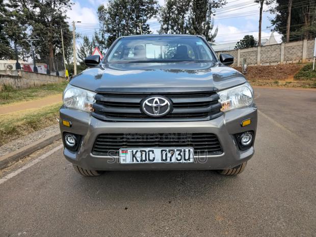 Toyota Hilux 2021 Gray