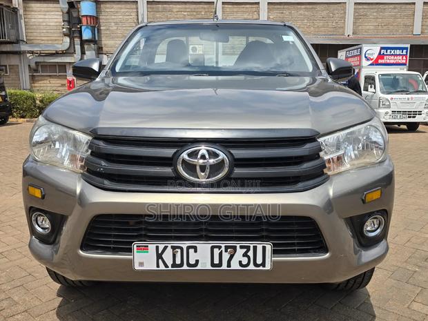 Toyota Hilux 2021 Gray