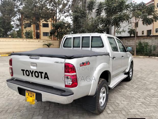Toyota Hilux 2010 Beige