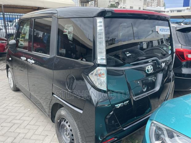 Toyota Tank 1.0 FWD 2019 Black