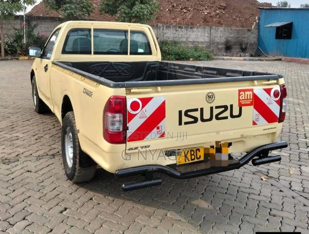 Isuzu D-MAX 2008 Yellow