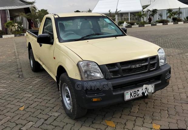 Isuzu D-MAX 2008 Yellow